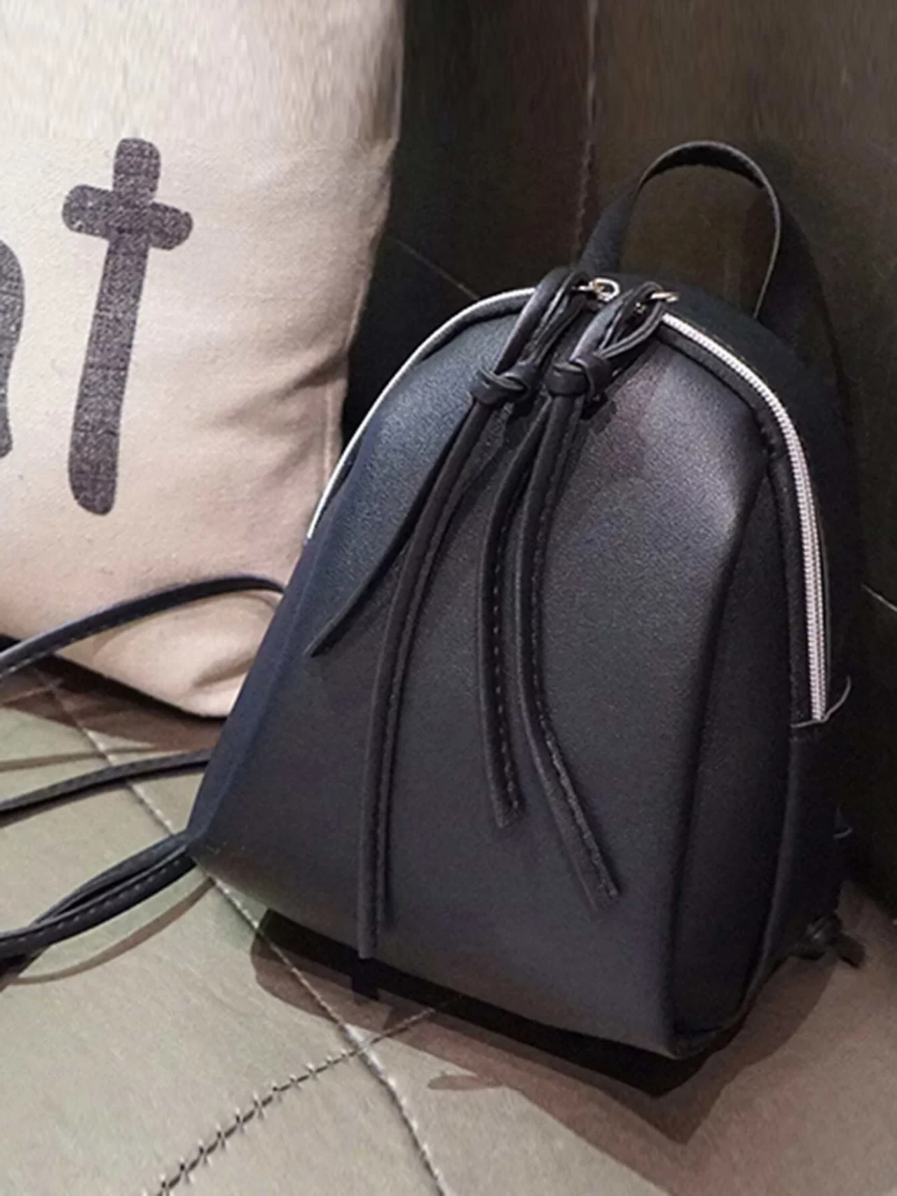Rucsac negru curbat - imagine 4